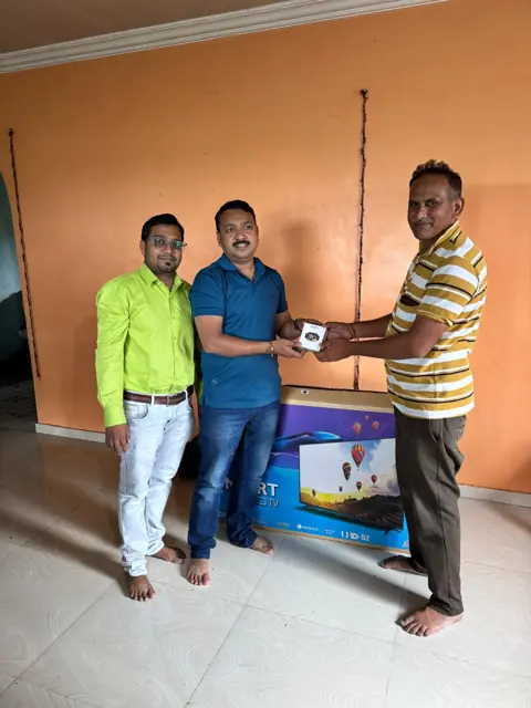 Smart TV handover to a customer