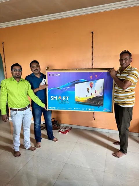 Smart TV handover to a customer